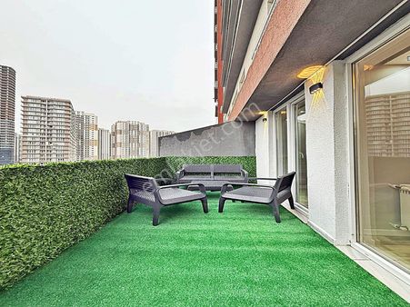 Metrobüse Çok Yakın ! Havuzlu Güvenlikli Site İçinde 1+1 Lüks