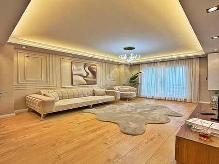 Göl Manzaralı Metrobüse Yürüme Mesafesinde 1+1 Full Eşyalı Lüks Daire !!!