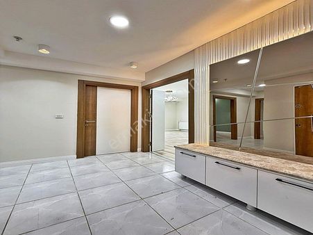 Merkezi Konumda Metrobüse Yakın Site İçinde 2+1 Lüks Daire !!!