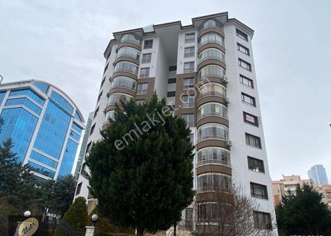 Çukurambarda Şık Ve Modern Tasarımlı Çok Kullanış Ferah 4+1 Dairemiz...