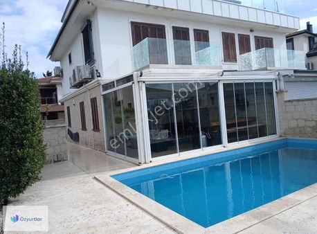 Çiflik Mahallesi'nde Deniz Manzaralı Lüx Villa
