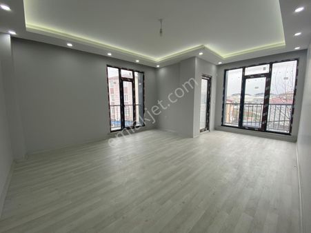 Bolluca Emlak`tan Satılık 2+1 Ebevyn Banyolu Arakat Daire