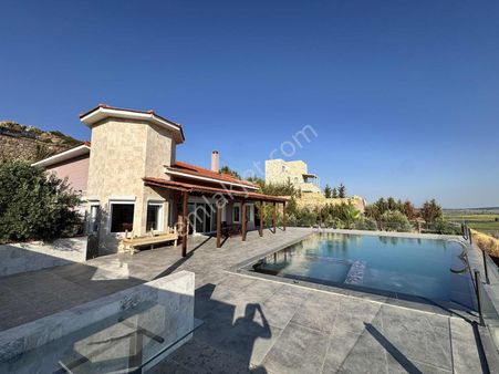 Foçaköyde I Tam Müstakil I Sonsuzluk Havuzlu I 3+1 Taş Villa