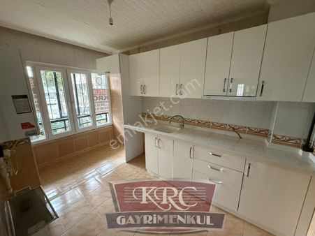 Krc'den Anadolu Caddesine Okula Marketlere Yakın Satılık 3+1 Daire