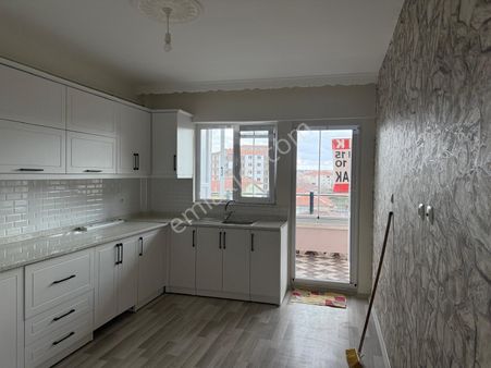 Kırşehir Mucur'da Arakat 127 M2 8 Yaşında Daire