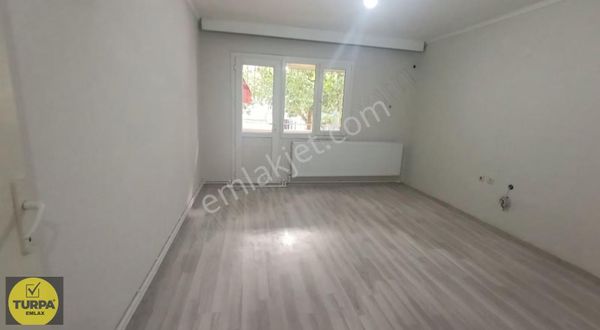 Menderes Cad. Yakını Balkonlu Yüksek Giriş 2+1