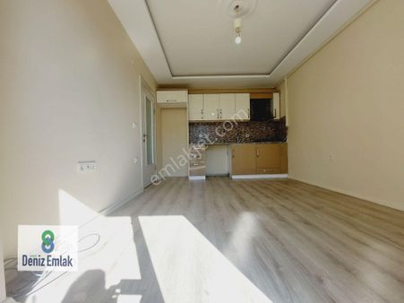 Denizden Akçayda Öncephe Asansörlü Doğalgazlı Satılık 1+1 Daire.