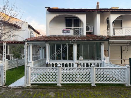 Denize 250' Metre İkiz Nizam (210 M2) 3+1 Bahçeli Dubleks Villa