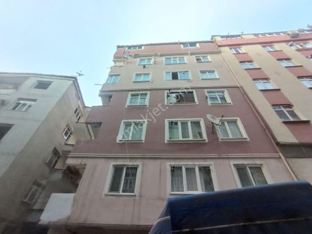 Tutarda Hürriyette Devlet Hastanesi Yakını 2+1 80m2 Arakat Daire