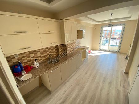 Buca Ufuk Mah.de 1+1 50m2 Balkonlu Havadar Temiz Kiralık Daire