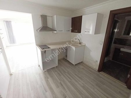 Şekerler Emlaktan Metroya Yakın Merkezi Konumlu Kiralık Daire