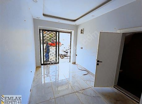 Marmaris Beldibinde Ana Cadde Üzerinde Kiralık Mağaza Ofis