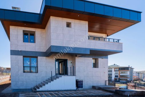 Saunalı Ultra Lüks Satılık 4+1 Sıfır Villa