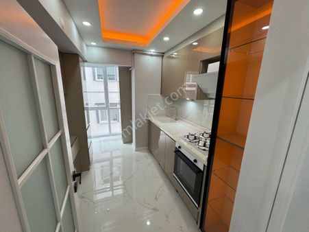 Mareşal Çakmak Mahallesinde 3+1 Ultra Lüks Yapılı Kiralık Daire