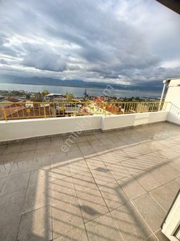 İzmit Merkezde Deniz Manzaralı 2+1 Satılık Daire