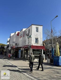 Eski Foça Çarşıda Kiralık İş Yeri / Ofis