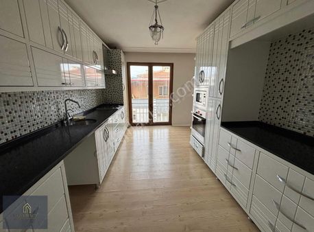 Novarealtyden Siteler Bölgesi Kiralık 3+ 1 140 M2 Daire