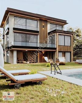 Deniz Manzaralı Isıtmalı Havuzlu Asansörlü Ultra Lüks Villa