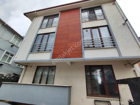 Remax Palastan İzmit Sanayi Mahallesinde 1+1 Kiralık İşyeri