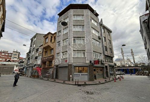 Beyoğlu Kasımpaşa'da Deniz Yakını, 4 Katlı + Dükkan Komple Bina