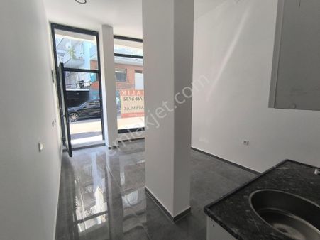 Balçova Belediyesi Karşısında Kiralık Dükkan