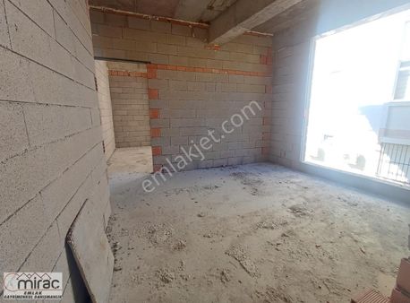 Sarılar Kavaklı Sınırında İnşaat'tan Uygun Satılık Arakat Daire