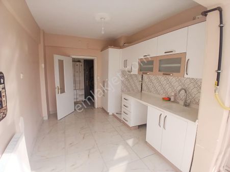 Akçay Emlak'tan Akşehir Altunkalem Mahallesi Altunkalem Parkı Yanında Kiralık 3+1 Daire