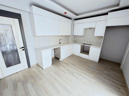 Avcılar'da 3+1 Ebeveyn Banyolu Giyinme Odalı 160m² Site İçinde