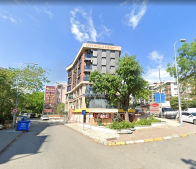 Acıbadem Caddesinde Deniz Manzaralı Dubleks Daire