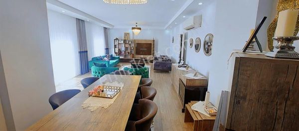 Çarşamba Pazarına Yakın-köşe Başı Güney Dogu Cephe-çok Geniş