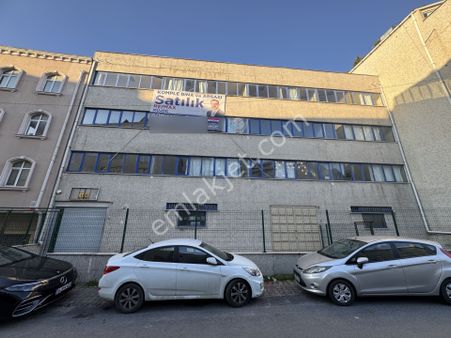 Kağıthane 7 Katlı Asansörlü Bina 2600m² Kapalı Alanlı Kiralık