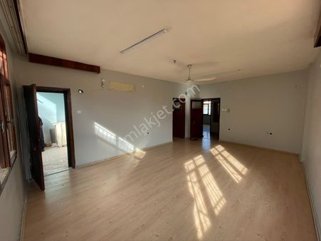 Boran Gayrimenkul'den Fatihte 3+1 Kapalı Mutfak Parkeli Müstakil