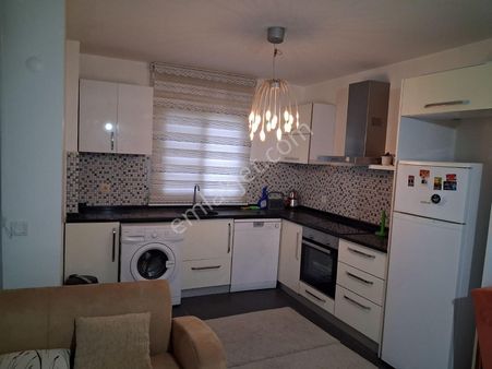 Kuşadasında Havuzlu Güvenlikli Bahçe Katı Eşyalı 2+1