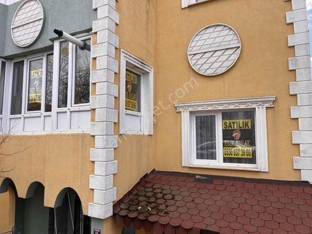 Erol Emlak Tan Satılık 3 Katlı Bina Toplam 770m2 Arsa İcerisind