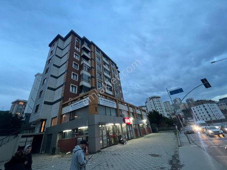 İstanbul Kartal – Yakacık’ta Merkezi Konumda Eşyalı 3+1 Satılık Daire