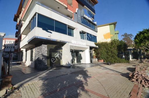Alanya Atatürk Caddesinde 300m2 Kiralık Dükkan