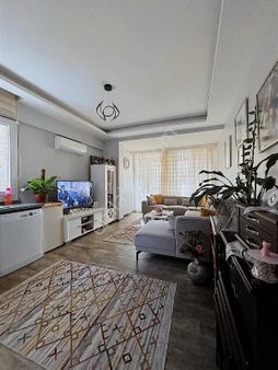 Kadınlar Denizi Ara Kat Doğalgazlı 2+1 Satılık Daire