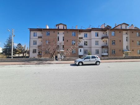 Uğur Emlak'tan S.ü. Kampüsü Karşısında Yatırıma Uygun Satılık Daire