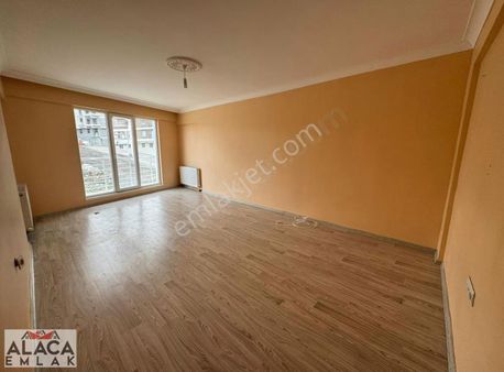 Beşikkaya Mahallesi'nde 1.kat 3+1 Fırsat Daire