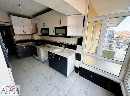 Hüseyingazi Göbek'te Tüm Olanaklara Yürüme Mesafesinde 3+1 Daire