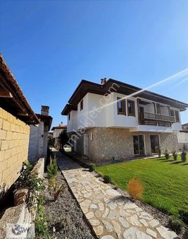 Gökova Merkezde Havuzlu Kiralık Villa
