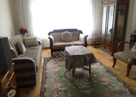 Merkezi Konumda Mobilyalı Ara Katta 3+1 Kiralık Daire
