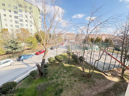 Göral Emlak'tan Ahmet Arif Parkı Yanı 3+1 Ön Cephe Daire