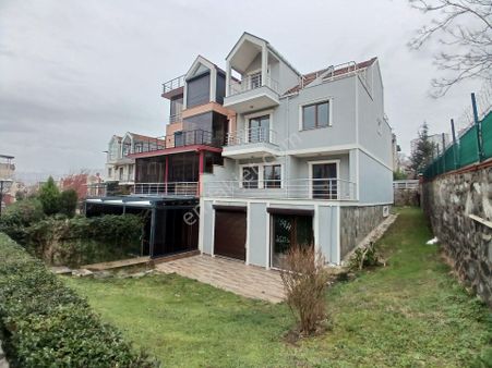 Polat Emlak..büyük Bahçeli..manzaralı..lüx Villa