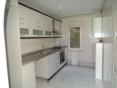 Sarıyer İstinye Boğaziçi Sitesinde Kiralık 3+1 Kombili