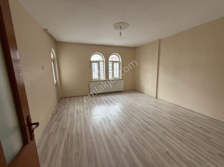 Özçelebi'den Nazar Market Aşağısı 3+1 Doğalgazlı Kiralık Daire
