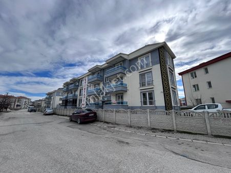 Afyon Üçok Emlaktan Veysel Karani Mah 2+1 100m² Temiz Bakımlı Kiralık Daire