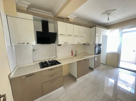 Kumlubel Mahallesi'nde Satılık 2+1 Ara Kat Daire