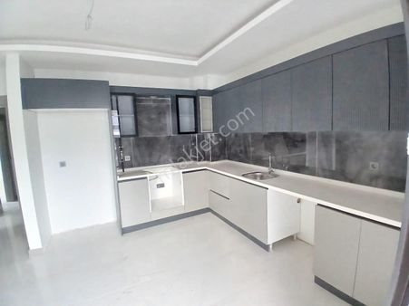 Akçay Emlak'tan Akşehir Yarenler Mahallesinde Garajlı Ara Kat Sıfır Satılık 3+1 Daire