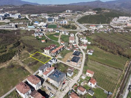 Konuralp Üniversite Yerleşkesi'nde 1564 M2 Satılık Arsa